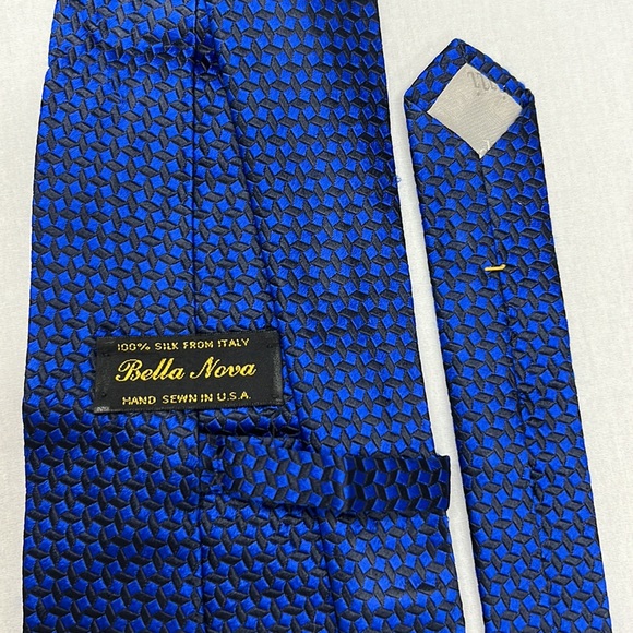 Vintage Bella Nova Neck Tie 100% Silk from Italy Hand Sewn in USA Blue Black - Picture 4 of 9